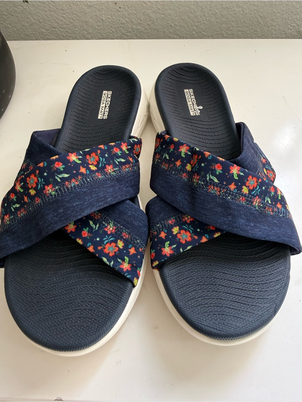 Skechers On the GO 600 BOOMS sandals women size 9 Navy Floral Crossover